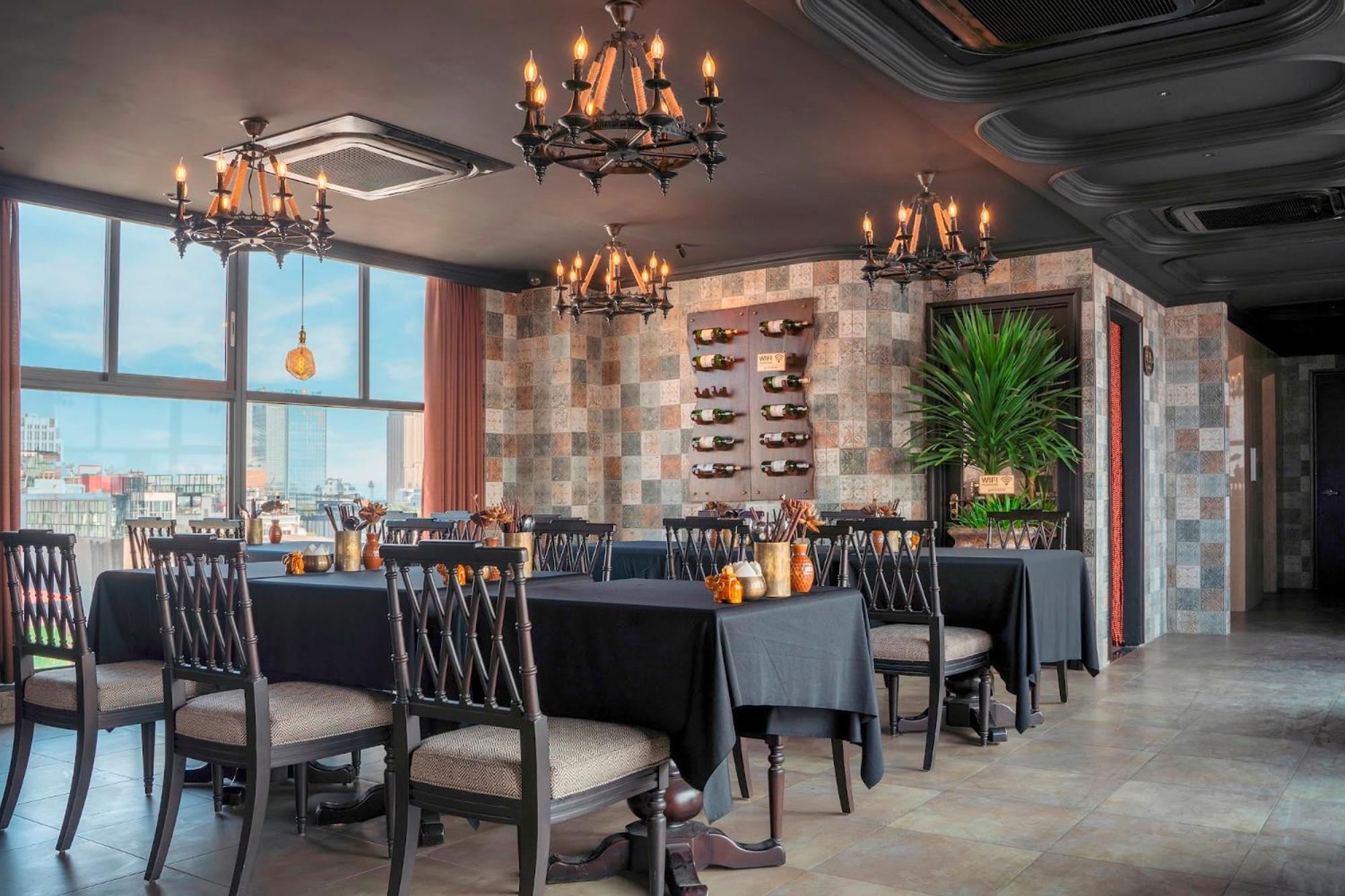 Leah Silk Hotel