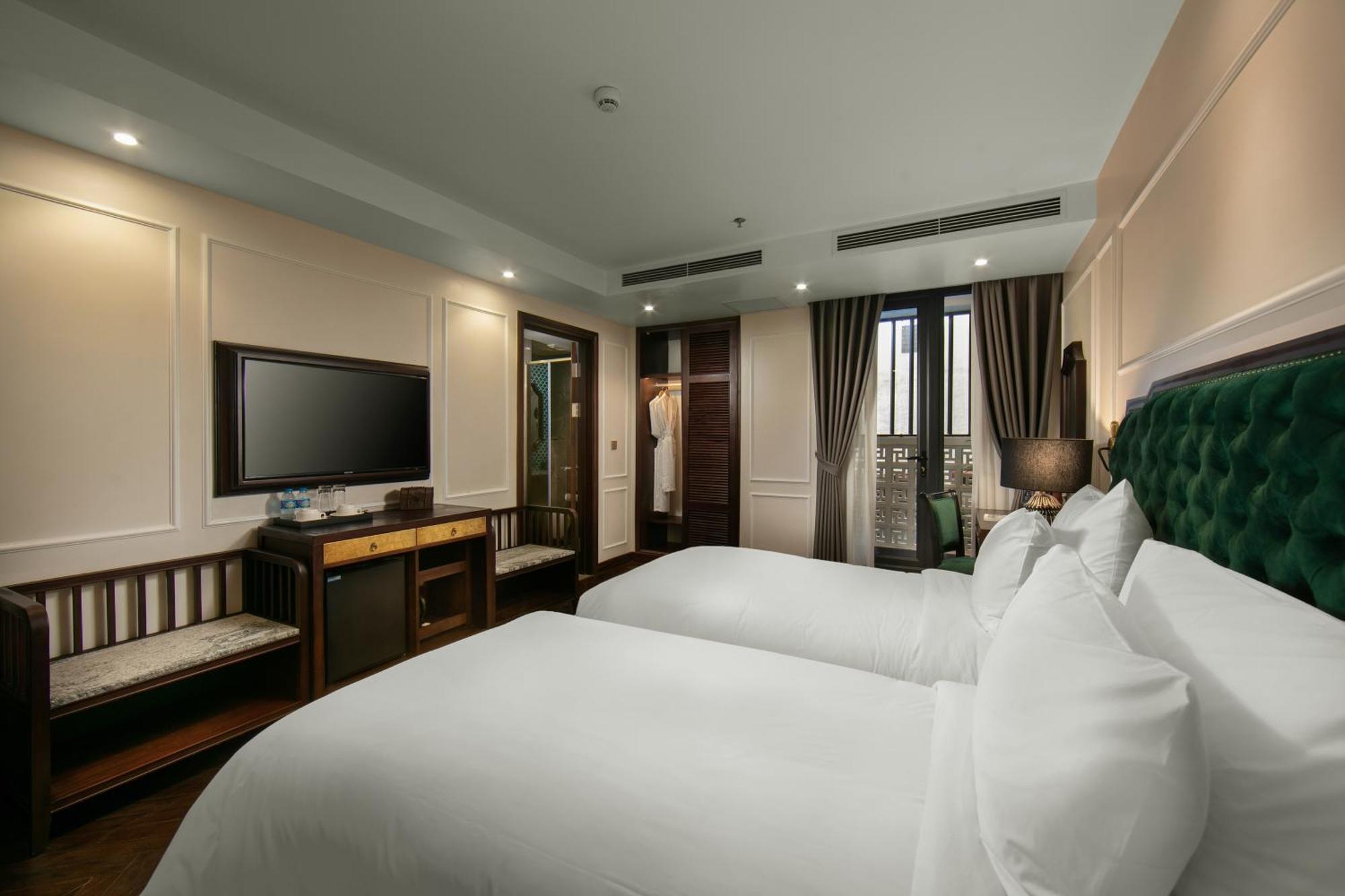 Hotel Leah Silk 4*